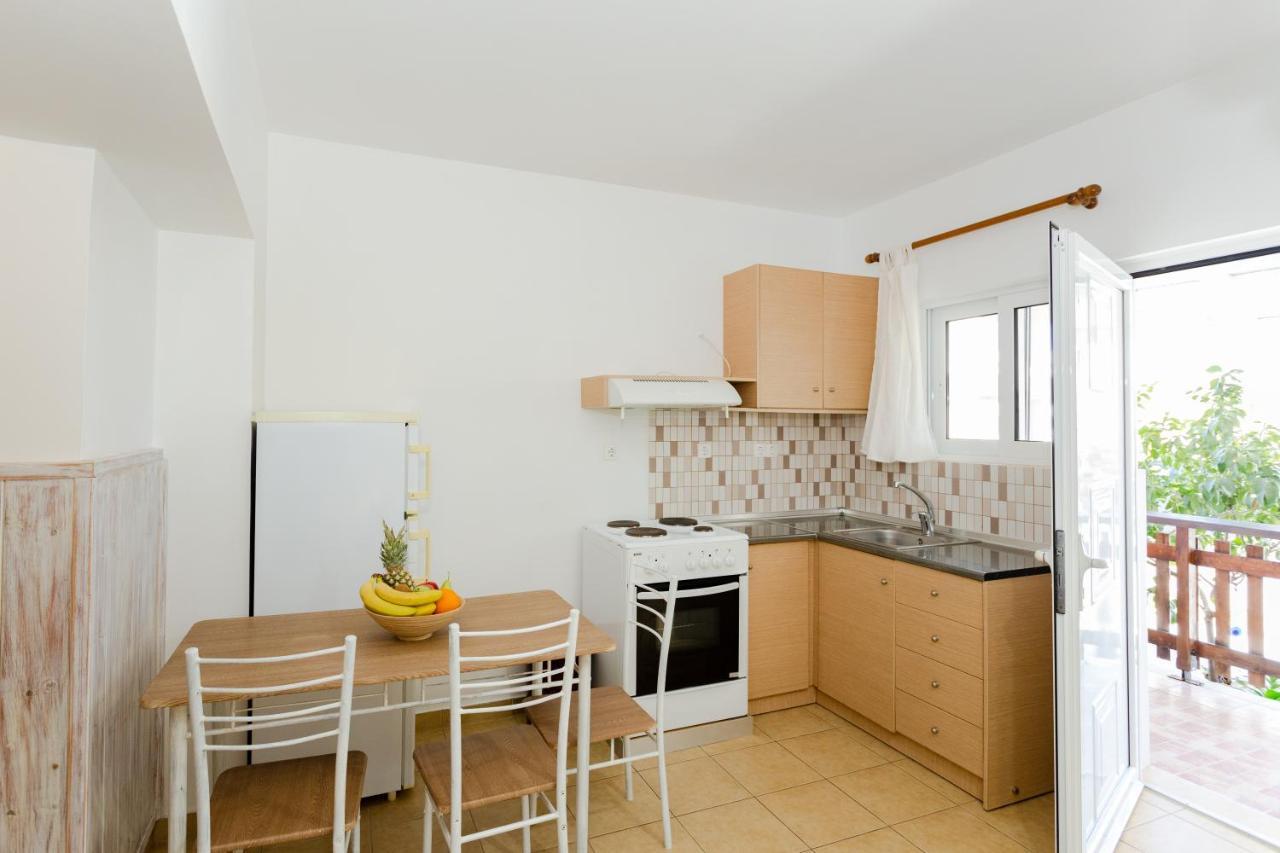 Christos Studios And Family Apartments Stegna ภายนอก รูปภาพ